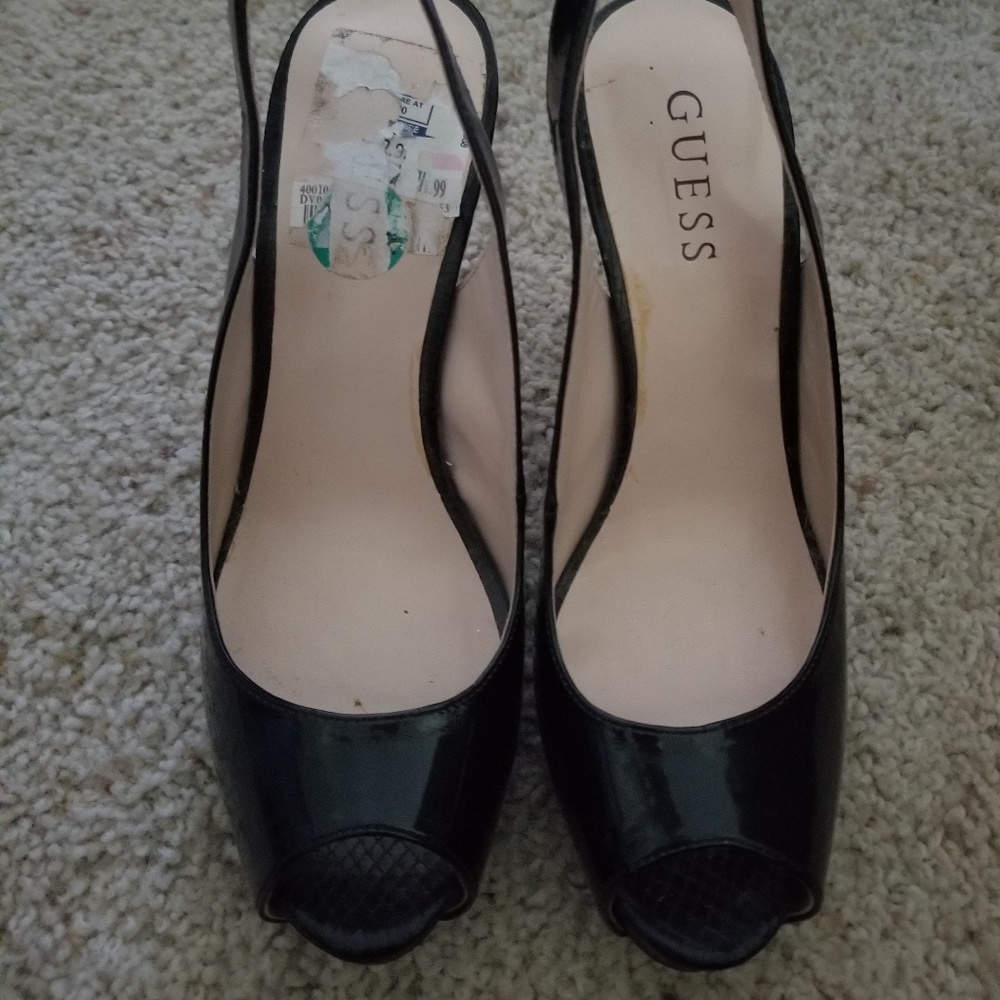 NWOT Guess Pumps